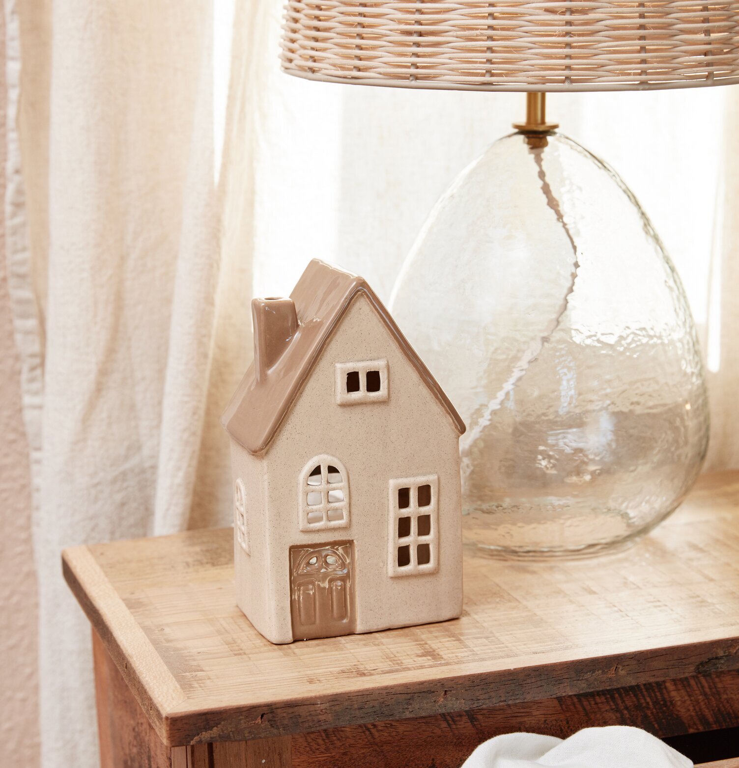 Ljuslykta Keramikhus Natur från IB Laursen på trämöbel