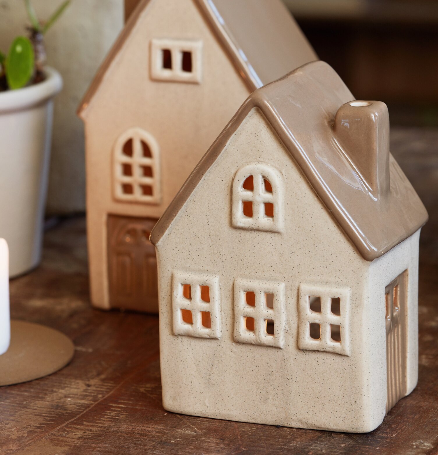 Ljuslykta Keramikhus Liten Natur från IB Laursen på trämöbel