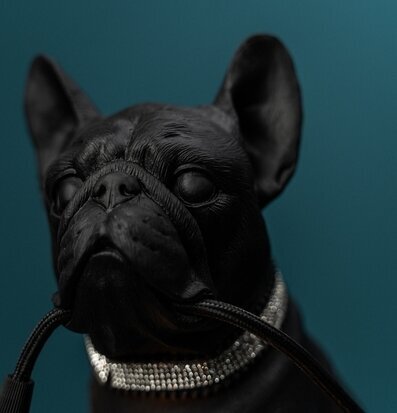 Foto av unik bordslampa formad som fransk bulldogg