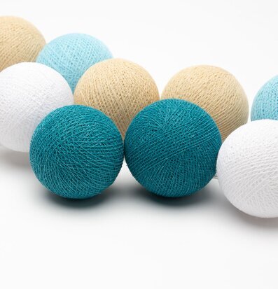 Foto av färgglada kulor i harmonisk formation