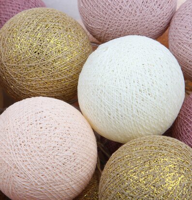 Bild av ljusbollar i mjuka färger och elegant design