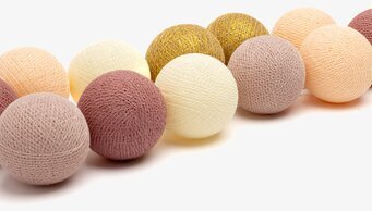 Bild av dekorativa bollar i mjuka och intensiva toner