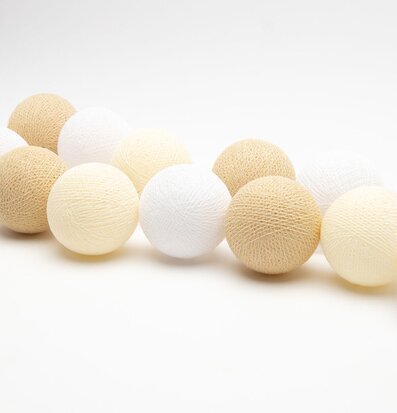 Foto av ljusslinga med harmoniska färger och textur