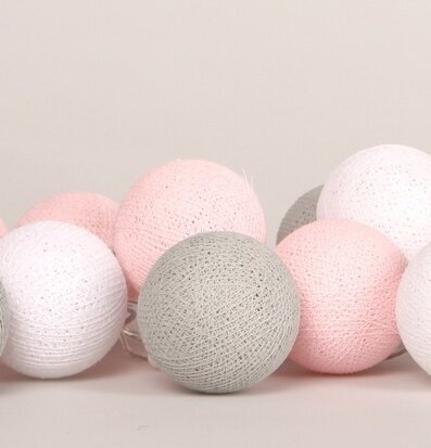 Bild av ljusslinga med harmoniska färger och design