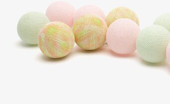 Bild av elegant ljusslinga i pastelltoner för hemmet