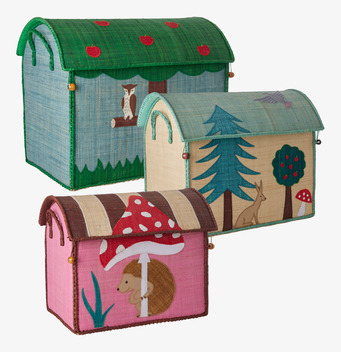 Bild av charmiga förvaringshus med skogstema