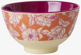 Bild av skål med livfullt blommönster och kontrastfärger