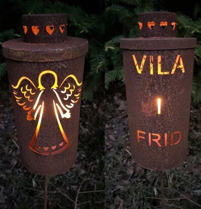 Foto av gravlykta med ängel och text VILA I FRID