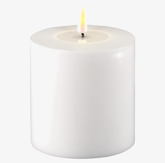 Bild av cylinderformat LED-ljus med realistisk låga