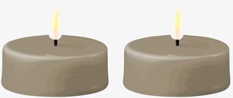 Bild av eleganta LED-värmeljus med realistisk flamma