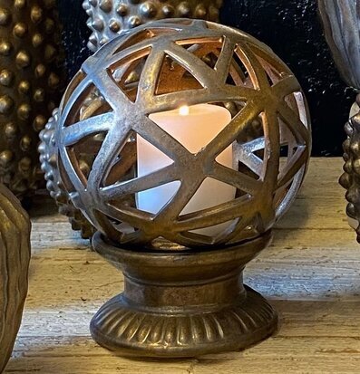 Bild av keramikljuslykta med bronsfinish och mönster