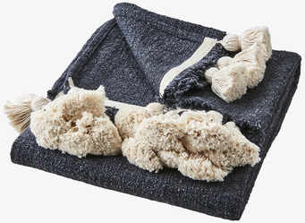 Foto av elegant pläd med midnattsblå och naturtoner