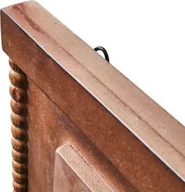 Foto av spegelram med brun finish och detaljerad design