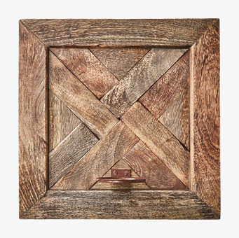 Bild av elegant väggljushållare i brunt trä