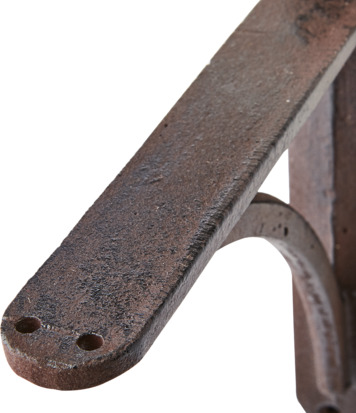 Bild av rustik hyllkonsol med industriell design