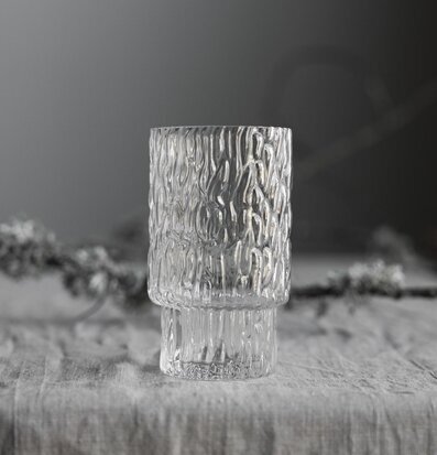Bild av elegant glas med texturerad yta och djup