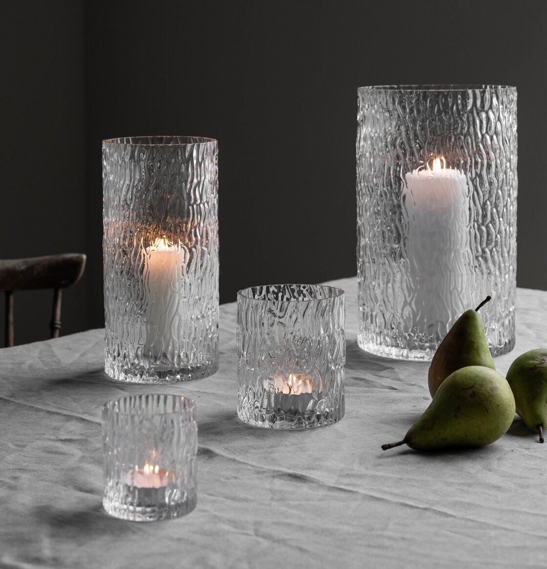 Ljuslykta Bubblig Stor från Storefactory på ett dukat bord