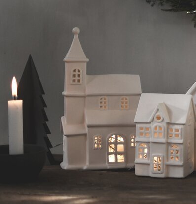 Bild av stämningsfull och inbjudande ljusstake scen