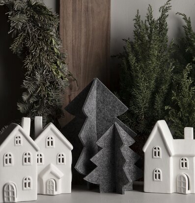 Bild av nordisk inredning med ljusstakar och grönt