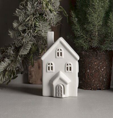 Bild av en hemtrevlig ljusstake i naturlig miljö