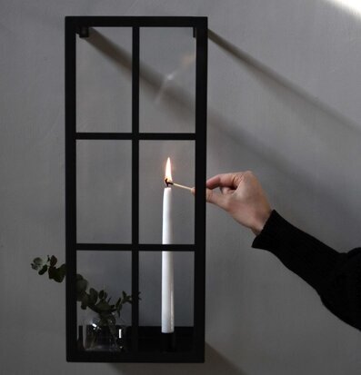 Bild av stilren väggljusstake med eukalyptusblad