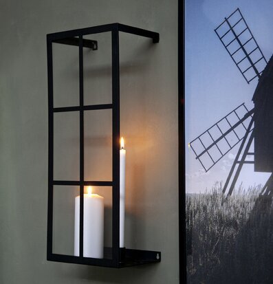 Bild av modern och stilren väggljusstake i svart