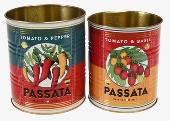 Bild av färgglada plåtburkar med rustik design