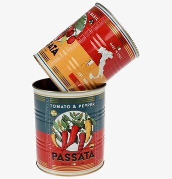 Bild av färgglada plåtburkar med italiensk design