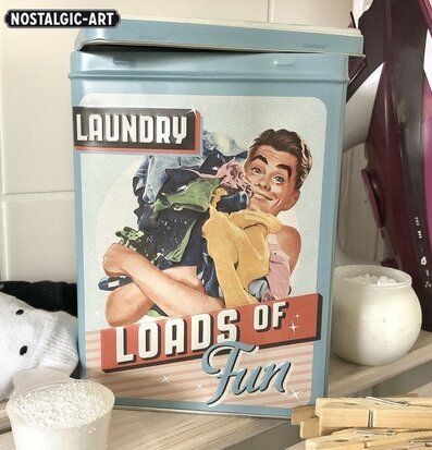 Bild av retro plåtburk för tvättmedel i pastellblått