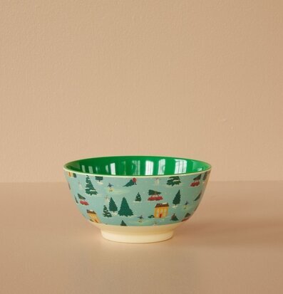 Bild av färgglad skål med vintermönster och detaljer