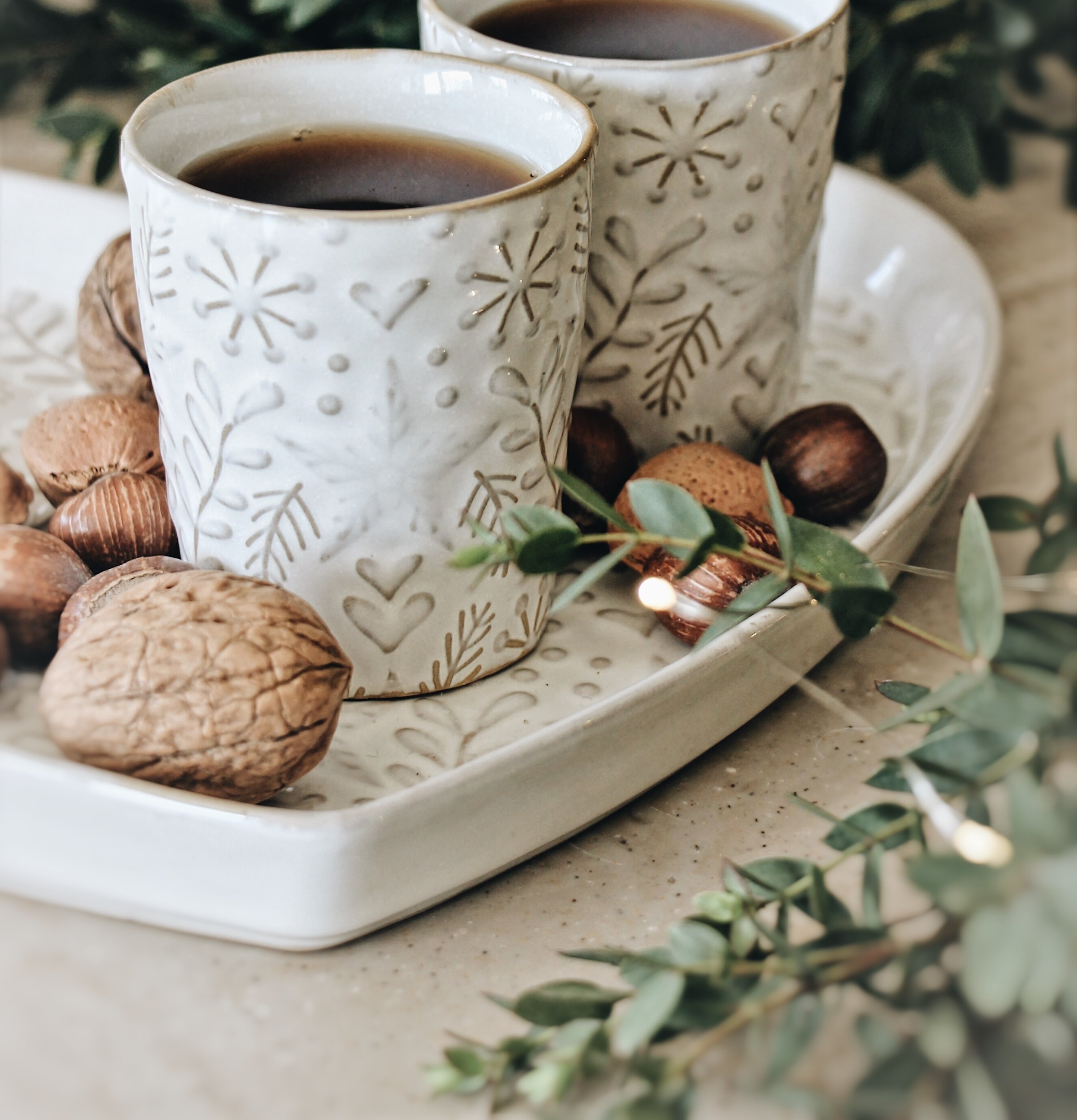 Hjärtfat Winterheart från Majas Cottage med matchande muggar