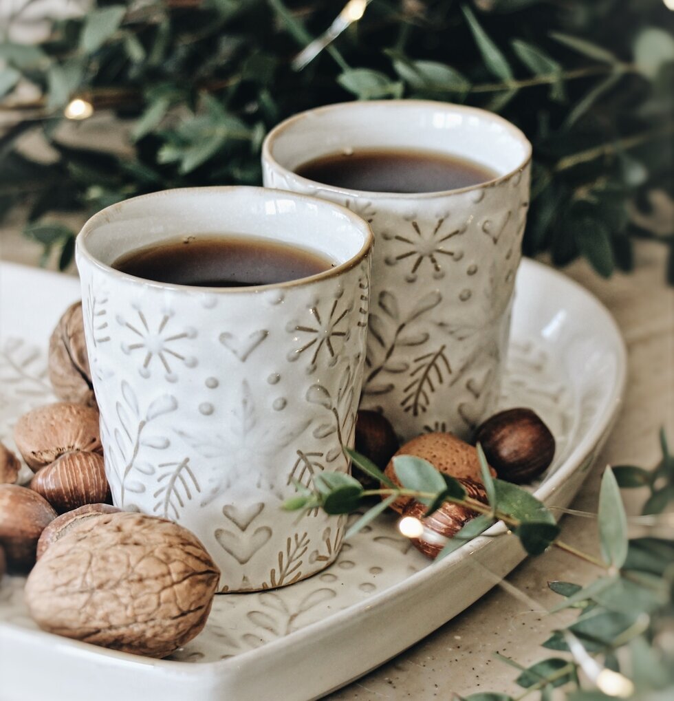 Glöggmugg Winter Hearts från Majas Cottage i vintermiljö