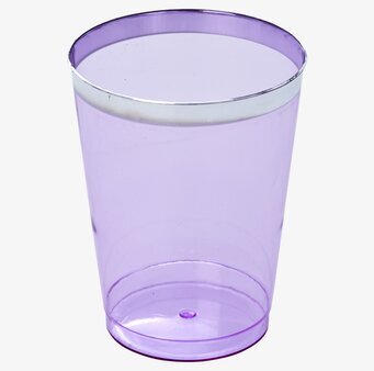 Bild av lila plastglas med stilren och funktionell design