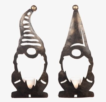 Bild av charmiga tomtelyktor i hamrad plåt