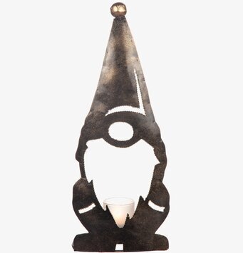 Bild av detaljrik tomte ljuslykta i hamrad plåt