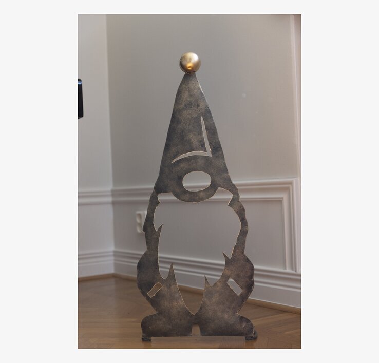 Tomte Hamrad Plåt 75cm från Different Design mot ljus vägg