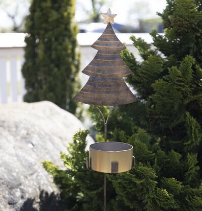 Bild av stilfull marschallhållare i trädgårdsmiljö