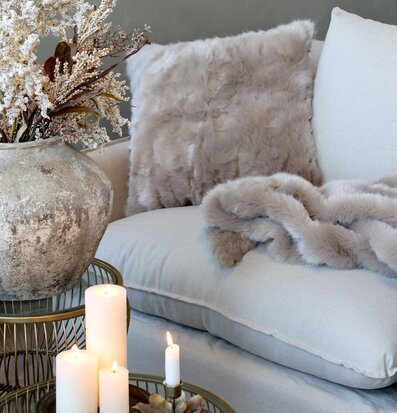 Bild av harmonisk och inbjudande inredning hemma