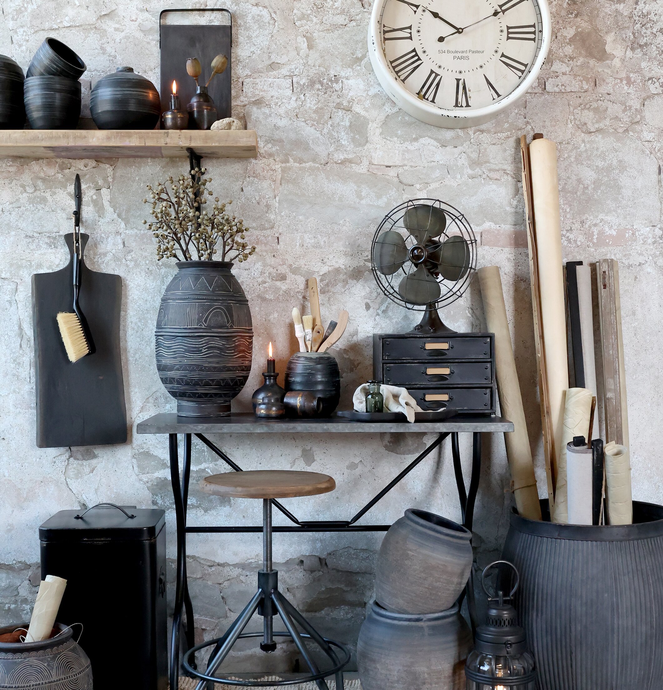 Fläkt Deco Antik Mässing från Chic Antique på rustikt bord