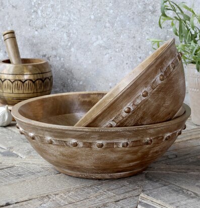 Bild av rustika köksartiklar i naturliga material