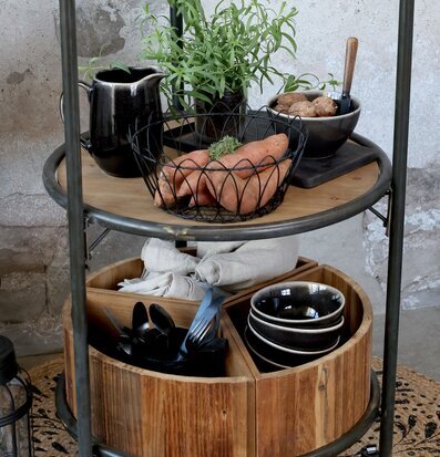 Foto av stilfull serveringsvagn med elegant inredning