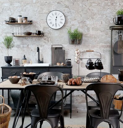 Foto av rustikt kök med industriell charm och stil