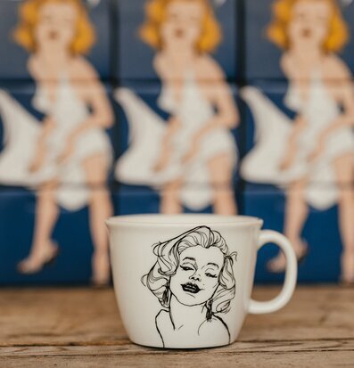 Bild: Elegant mugg med vintage glamour och modern stil