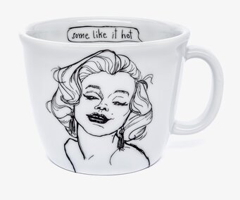 Foto av elegant porslinsmugg med unik design