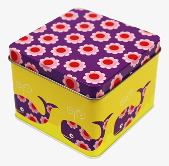 Bild av färgglad liten box med blommönster och valmotiv