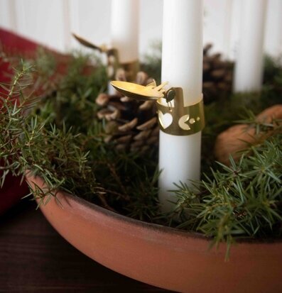 Bild av vintertema med elegant ljusstake och dekoration