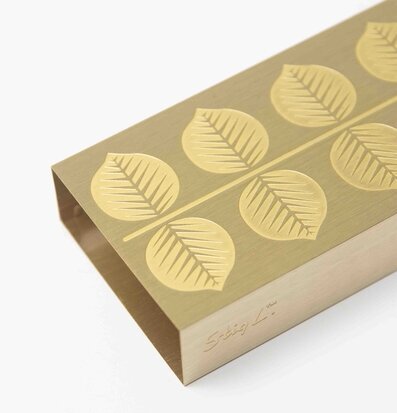 Bild av elegant tändsticksfodral med bladmönster