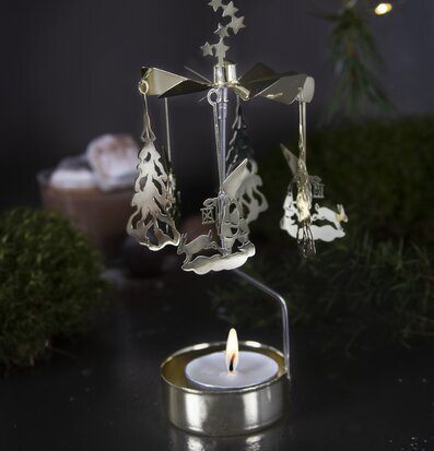 Bild av stämningsfullt Änglaspel i vinterlandskap