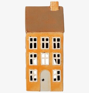 Bild av charmig gul ljuslykta som skapar stämning