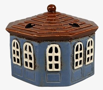 Foto av en blå oktagonal ljuslykta i keramik